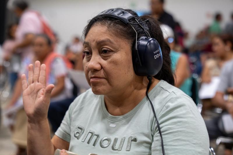 Recuperan más de 2,500 personas capacidad de escuchar y comunicarse