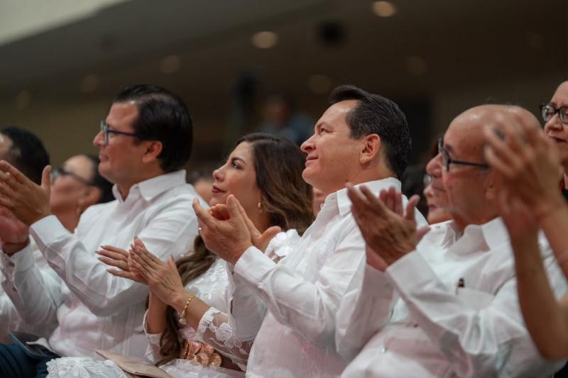 Gobernador Joaquín Díaz Mena acompaña a Layda Sansores en su Quinto Informe de Gobierno