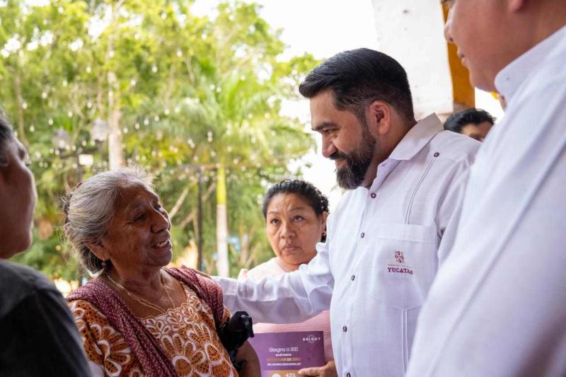 Ventanilla Única Estatal Móvil facilita gestiones a familias de Espita y municipios cercanos
