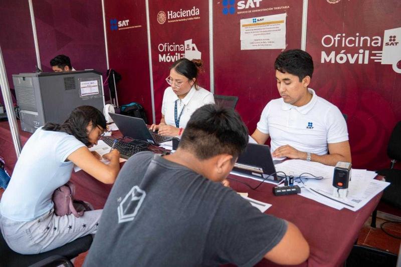 Ventanilla Única Estatal Móvil facilita gestiones a familias de Espita y municipios cercanos