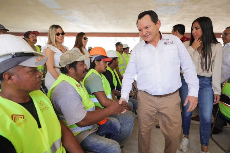 Reivindica el Gobernador Joaquín Díaz Mena a trabajadoras y trabajadores de la construcción