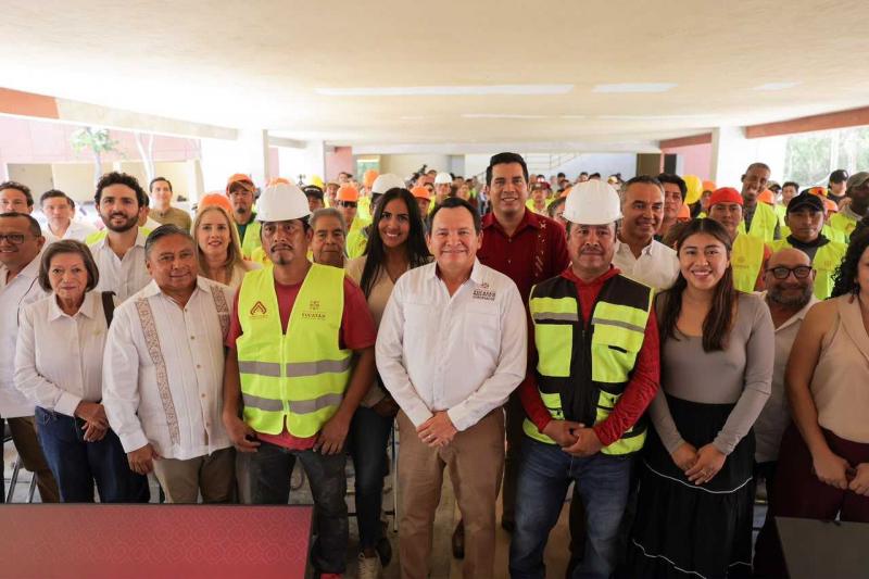 Reivindica el Gobernador Joaquín Díaz Mena a trabajadoras y trabajadores de la construcción