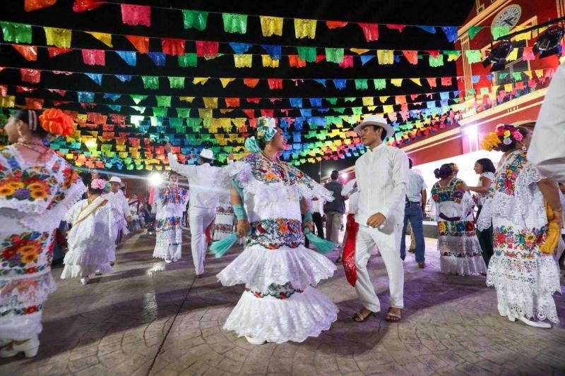Juventudes celebran cultura y desarrollo con el Renacimiento Maya
