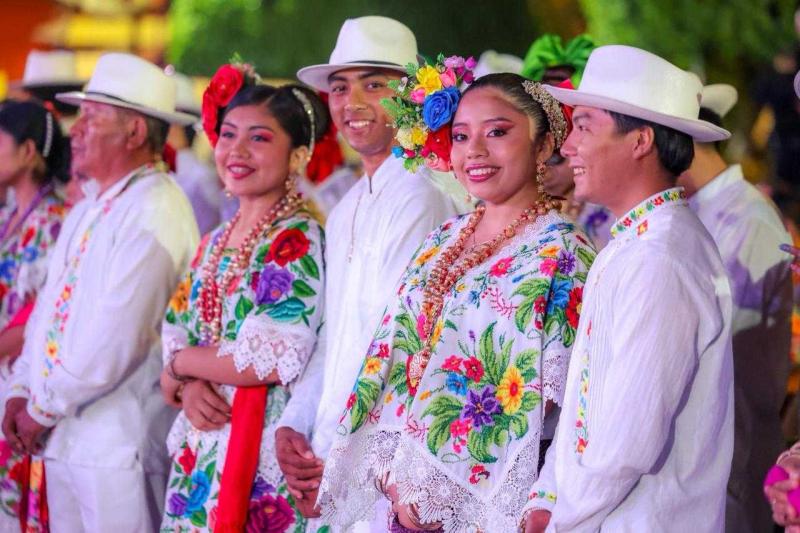Juventudes celebran cultura y desarrollo con el Renacimiento Maya