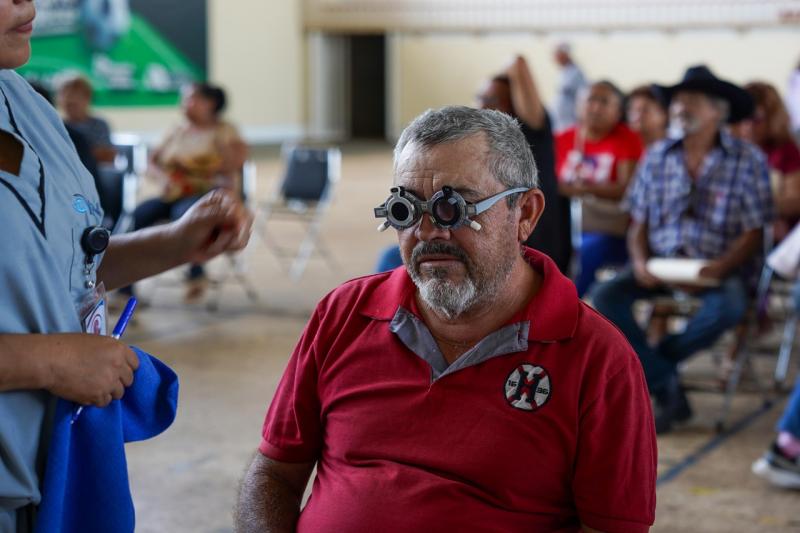Lentes gratuitos ayudan a más de mil yucatecas y yucatecos a ver con mayor claridad