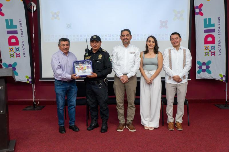 DIF Yucatán capacita a servidoras y servidores públicos para mejorar la atención a personas autistas