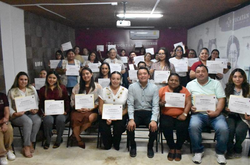 Capacitan a personal de Centros Libre para atender a mujeres con discapacidad auditiva