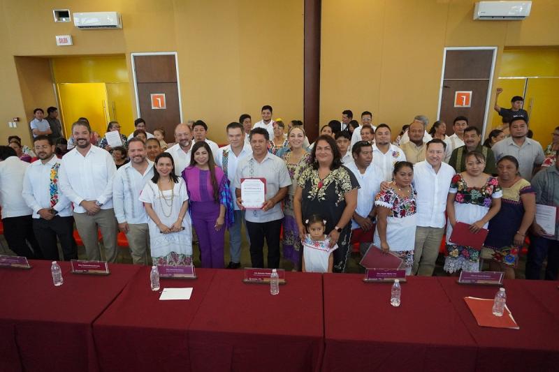 Reconocen talento y tradición de artesanas y artesanos de Yucatán