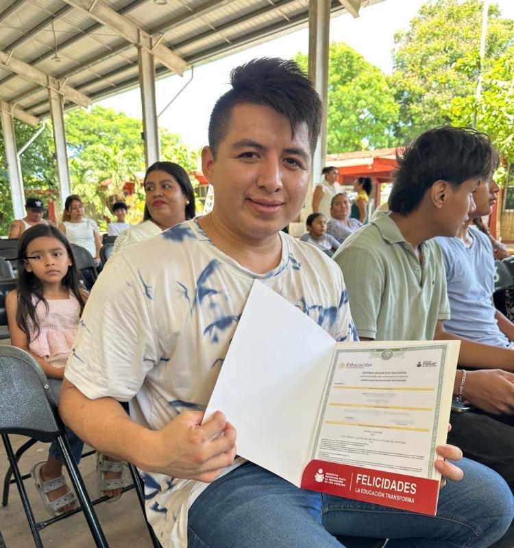 Más de siete mil personas de 15 años o más superan rezago educativo en Yucatán