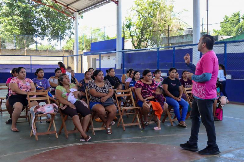 DIF Yucatán acerca orientación sobre lactancia y alimentación infantil a familias de Santa Elena