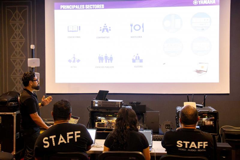 Especialistas acercan a comunidad de la UNAY nuevas herramientas y tendencias de la industria del audio