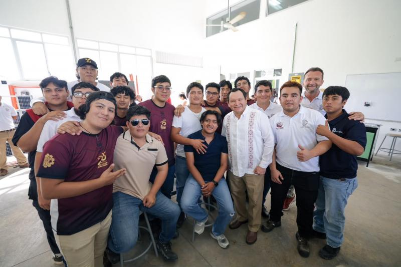 Renacimiento Maya entrega herramientas al Tecnológico de Progreso para impulsar la innovación y reducir el rezago educativo