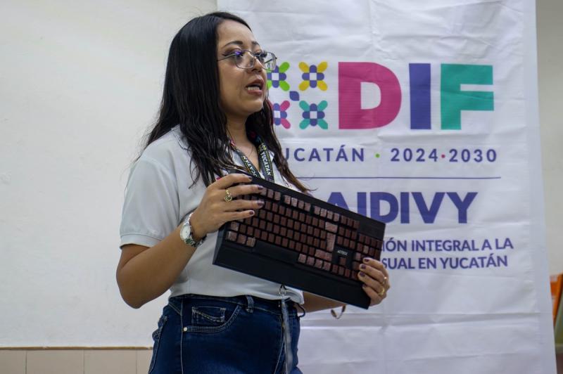 DIF Yucatán promueve inclusión educativa mediante taller de sensibilización sobre discapacidad visual
