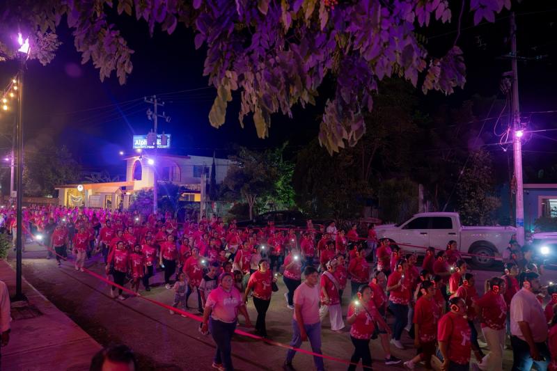 Tekax se ilumina de esperanza con la Caminata de Luz del DIF Yucatán