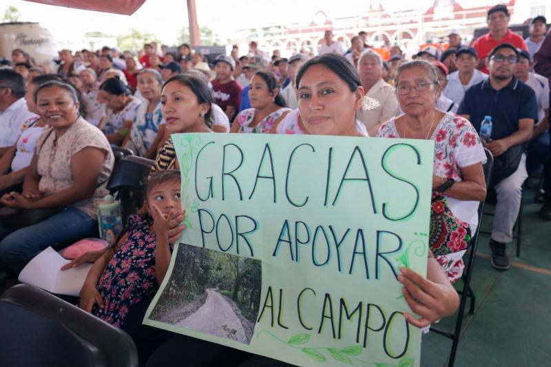 Marta Cecilia cosía con una máquina "antigüita"; hoy recibió una nueva y va a enseñar el oficio a sus hijas: 1,076 apoyos para mujeres de 41 municipios
