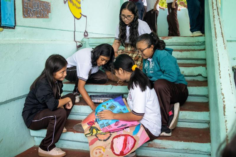Estudiantes de Motul crean "Comando Colmena" para prevenir riesgos digitales en su escuela