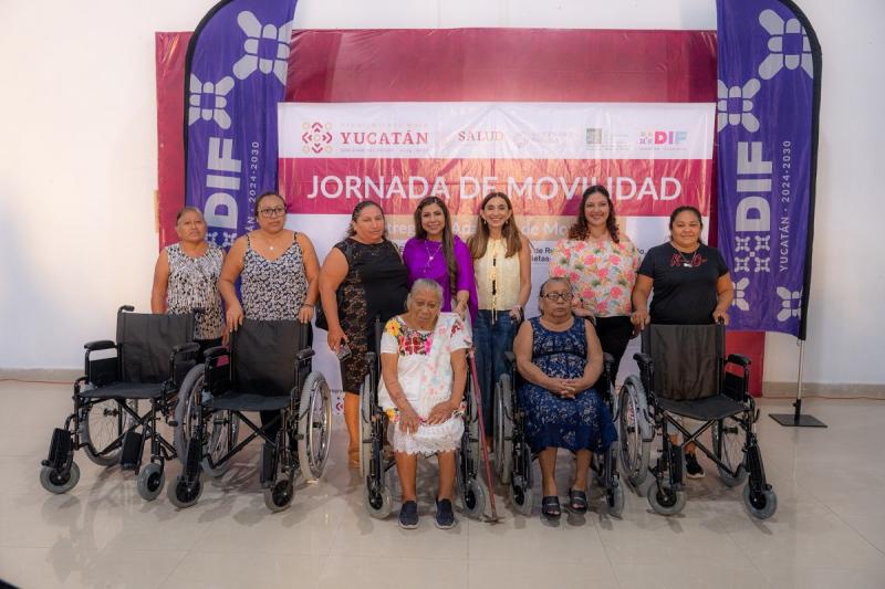DIF Yucatán y Beneficencia Pública entregan aparatos de movilidad a personas con discapacidad