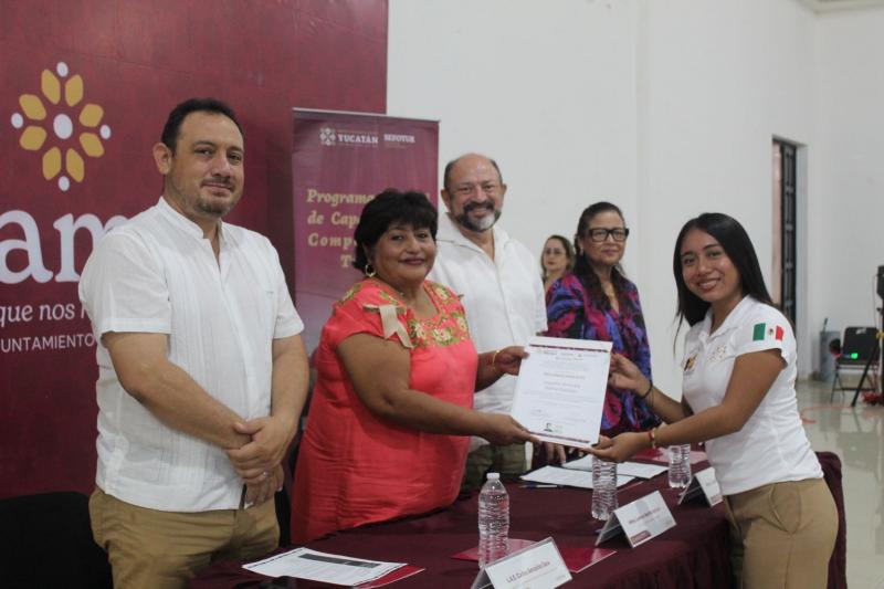 Impulsan formación de guías turísticos en Izamal