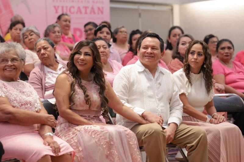 Después del cáncer, Fátima pidió a sus hijas tapar los espejos de su casa; 12 años después, a los 75, recibió su prótesis: el DIF entrega 100 kits al cierre de la Agenda Rosa