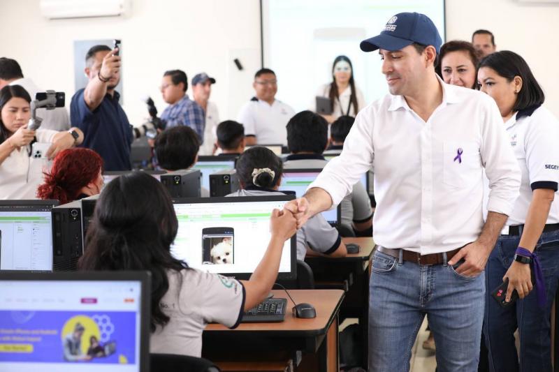 Supervisa el Gobernador Mauricio Vila Dosal el avance del programa Yucatán Digital
