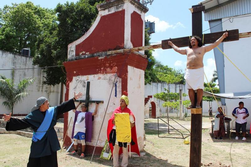 Representan la Pasión de Cristo en el Cereso de Mérida