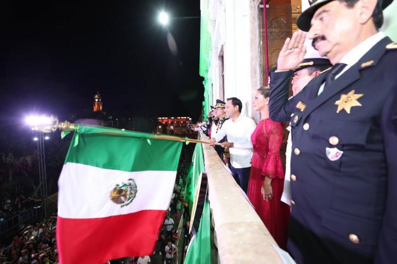 Junto a miles de yucatecas y yucatecos, el Gobernador Mauricio Vila Dosal conmemora el 213 aniversario del inicio de la lucha por la Independencia de México