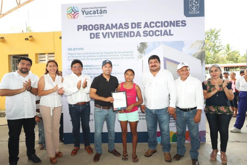 Apoyo del Gobernador Mauricio Vila Dosal llega a estudiantes y habitantes del municipio de Sudzal