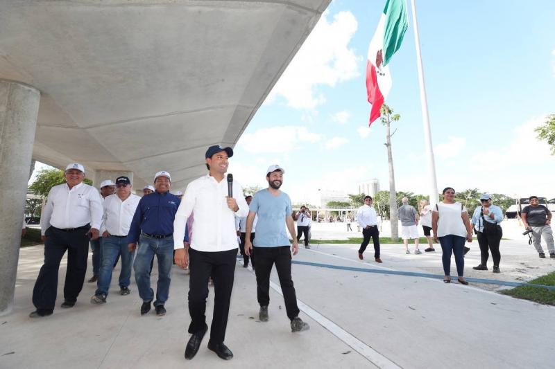 Recorre el Gobernador Mauricio Vila Dosal junto con su gabinete, el Parque de "La Plancha", el mejor de México