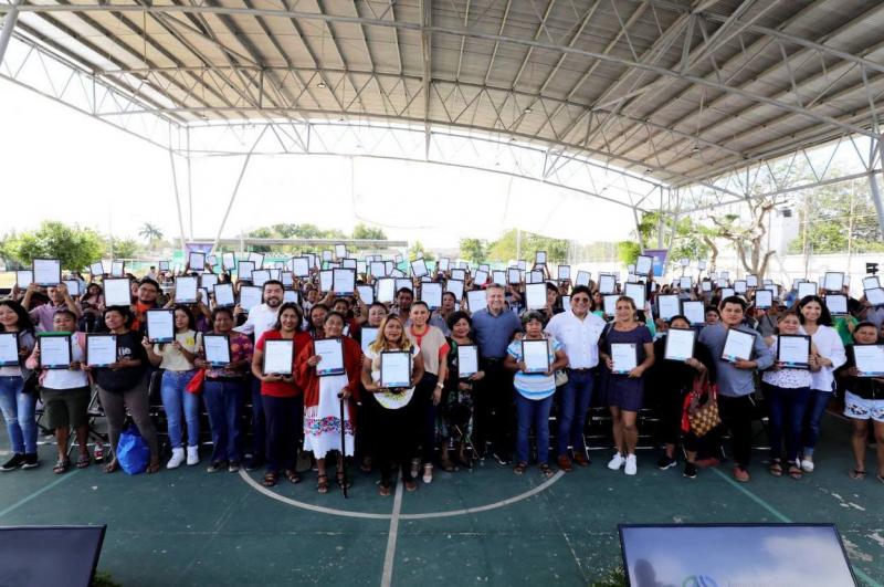 Más de 400 familias del sur de Mérida ya gozan de certeza patrimonial con el apoyo del Gobernador Mauricio Vila Dosal