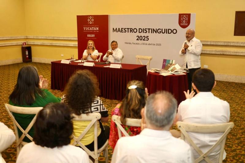 Reconocen trayectoria ejemplar del Dr. Óscar García Solana con el galardón "Maestro Distinguido 2025"