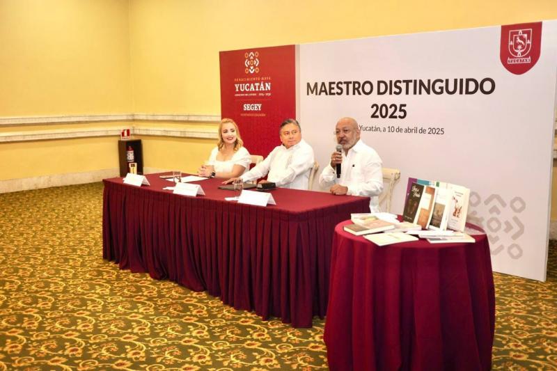 Reconocen trayectoria ejemplar del Dr. Óscar García Solana con el galardón "Maestro Distinguido 2025"