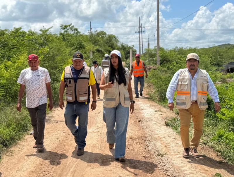 Verifican avances del programa de caminos sacacosechas en Sacalum