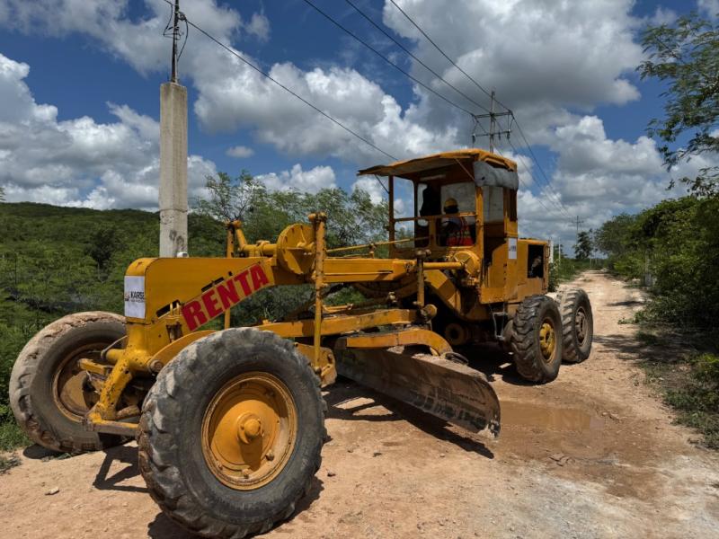 Verifican avances del programa de caminos sacacosechas en Sacalum