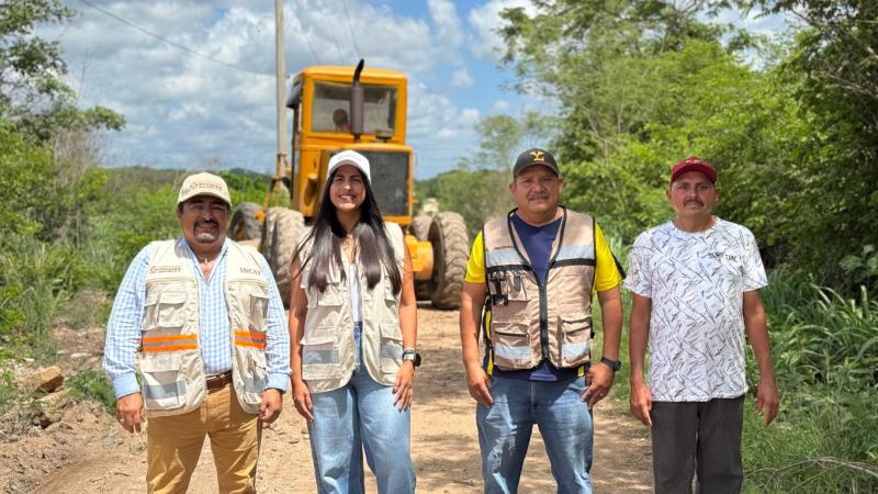 Verifican avances del programa de caminos sacacosechas en Sacalum