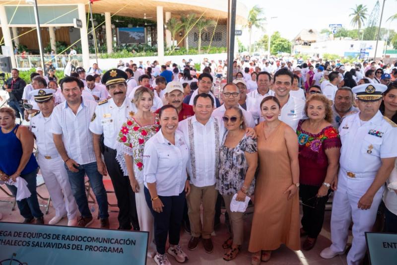 Gobernador Díaz Mena respalda a pescadoras y pescadores de Progreso