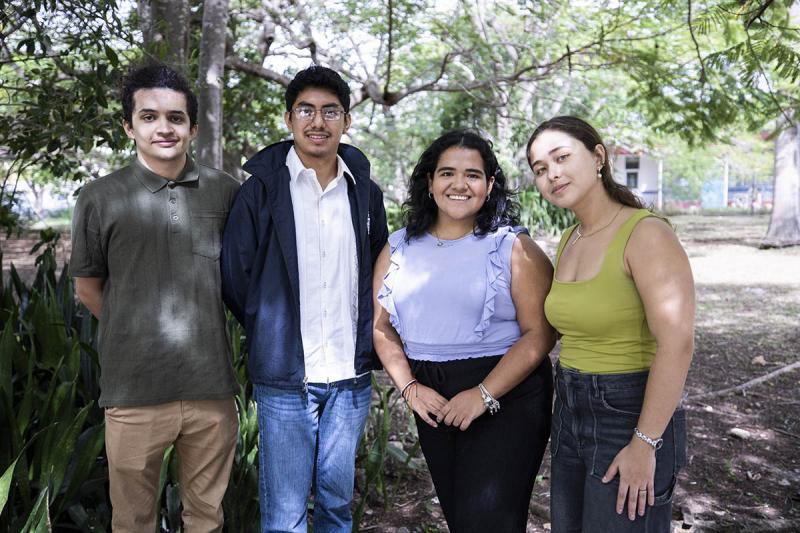 Doce jóvenes yucatecos recibirán apoyos para participar en congresos y estancias científicas